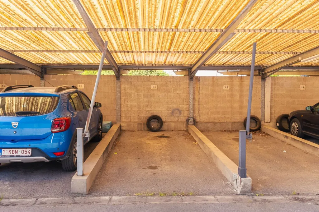 Garage - Appartement 2 Chambres avec Balcon à Mons