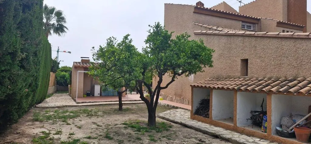 Jardin - Luxury Villa with Garden in Mutxamel