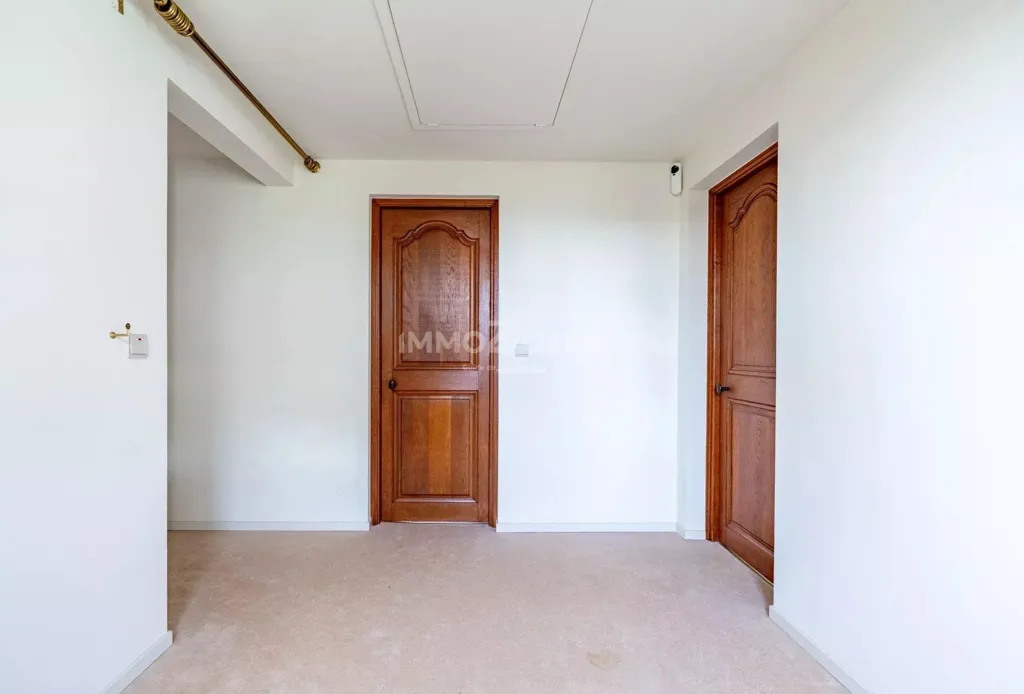 hallway_entrance