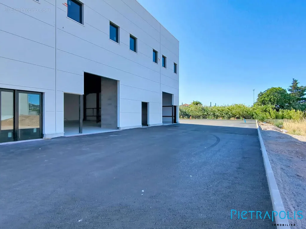 Esterno - Office Space with Parking in Sete