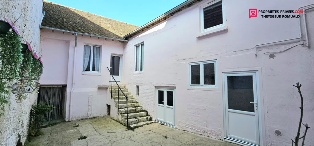 Aed - Charming Town House with Courtyard in Château Renard