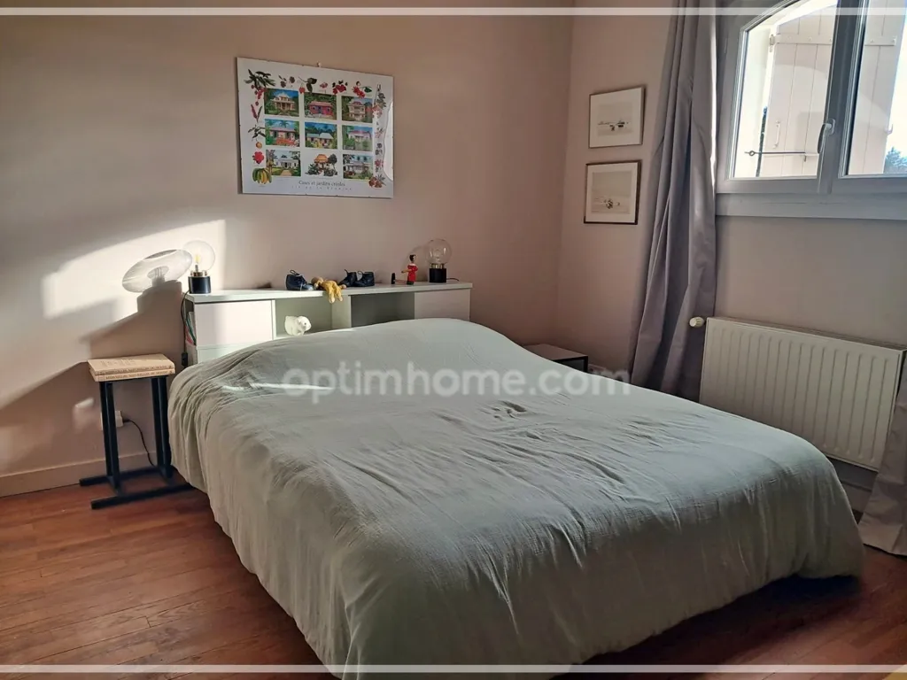 Chambres - Maison avec Piscine et Bureau à Montélimar