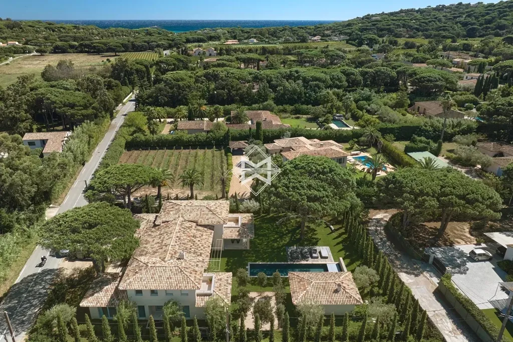 Vue aérienne - Villa Luxueuse avec Piscine à Saint-Tropez