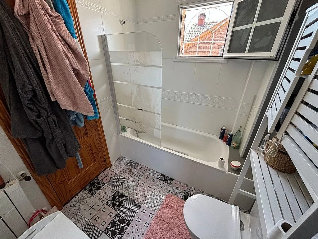 Salles de bain - Pared Chalet with Pool in Belvalle