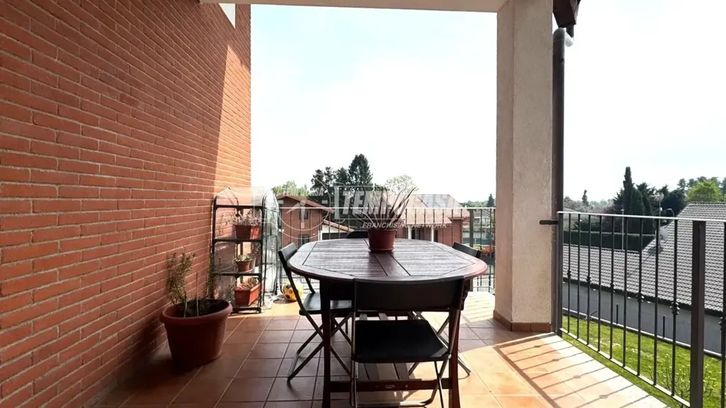 Terrass - Modern Apartment with Triple Aspect View in Givoletto