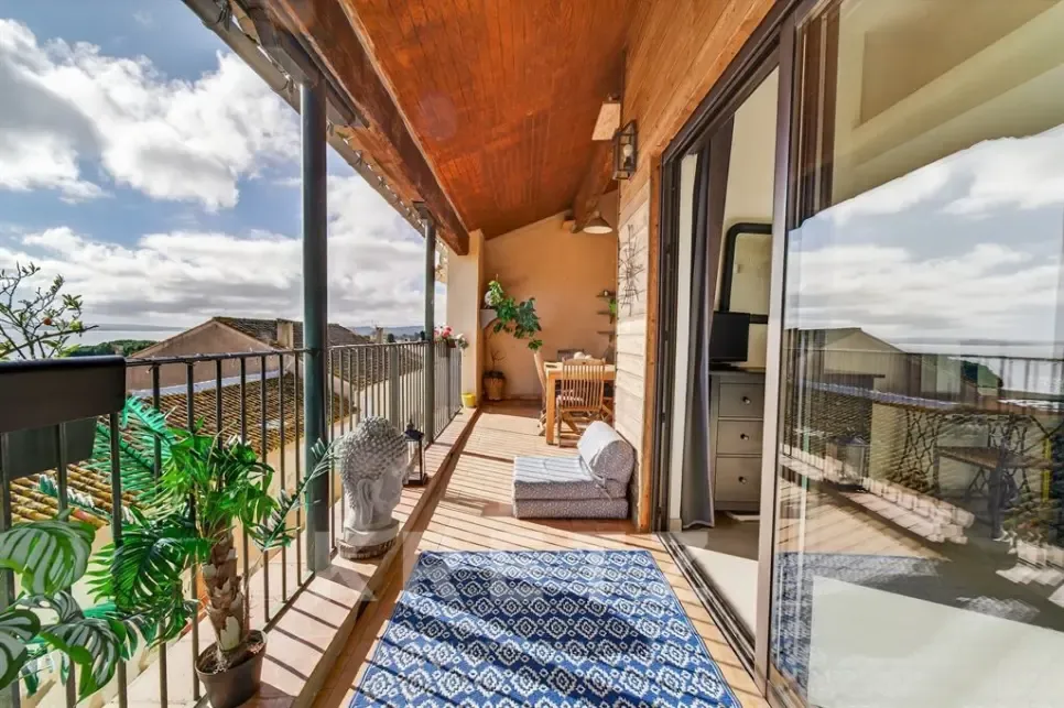 balcony