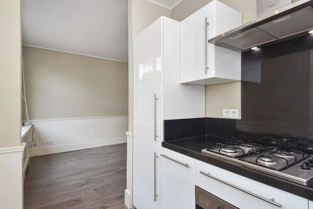 Köök - 4-Bedroom Apartment with South Balcony in Rustenburg