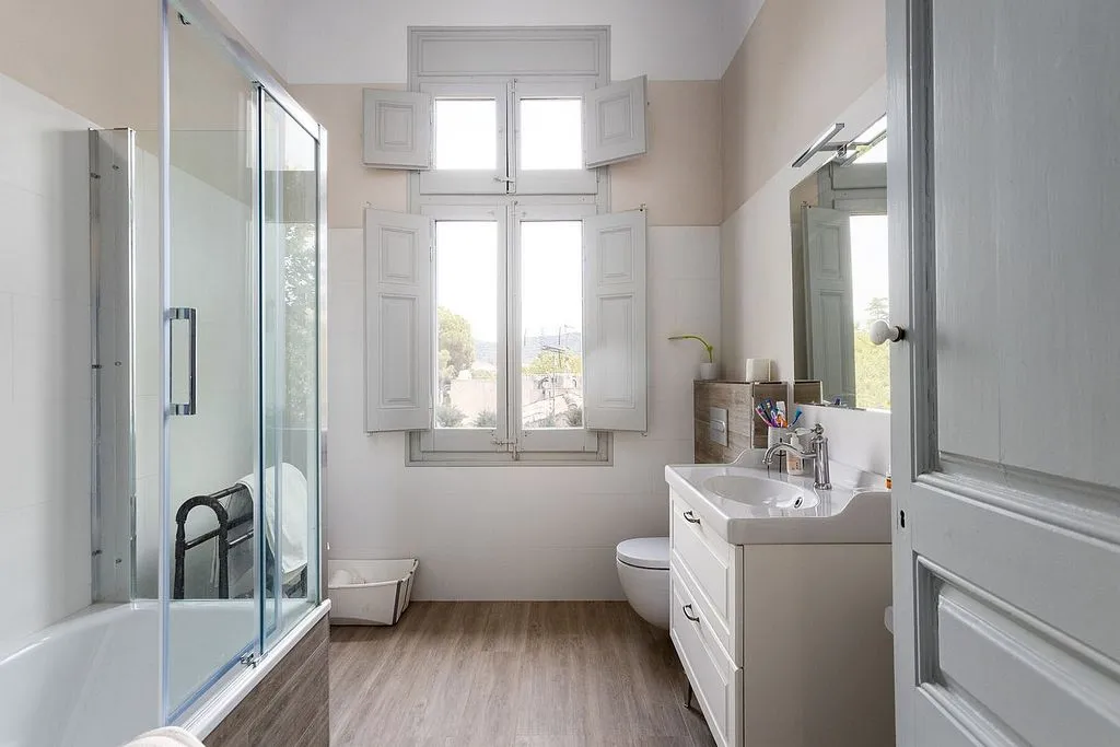 Salles de bain - Luxury Detached House with Chapel in Argentona