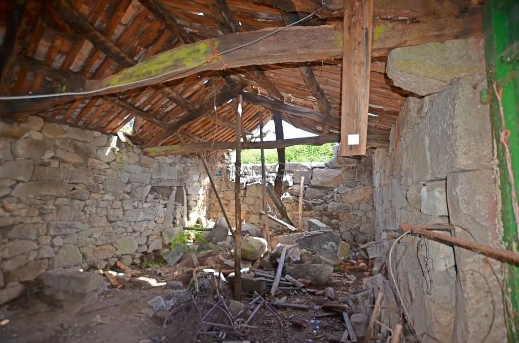 Toad - Stone Cottage for Renovation in Gondomar