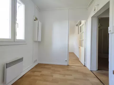 Toad - 2-Bedroom Apartment with Air Conditioning in Avignon