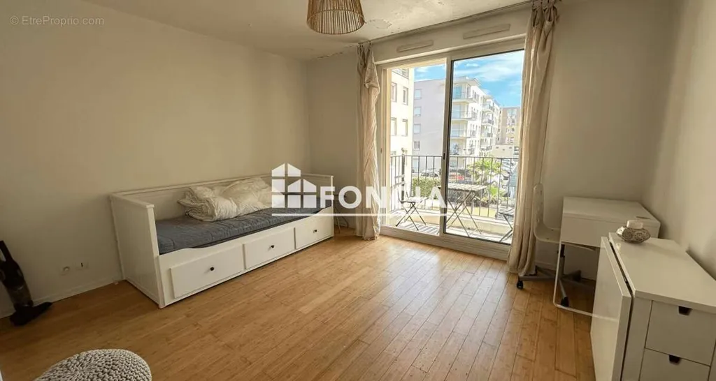Chambres - Studio Meublé avec Piscine à Les Palladines