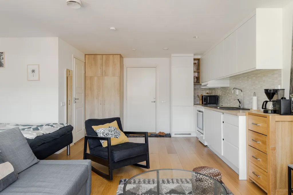 Séjour - Apartment with Multiple Windows in Söder, Växjö