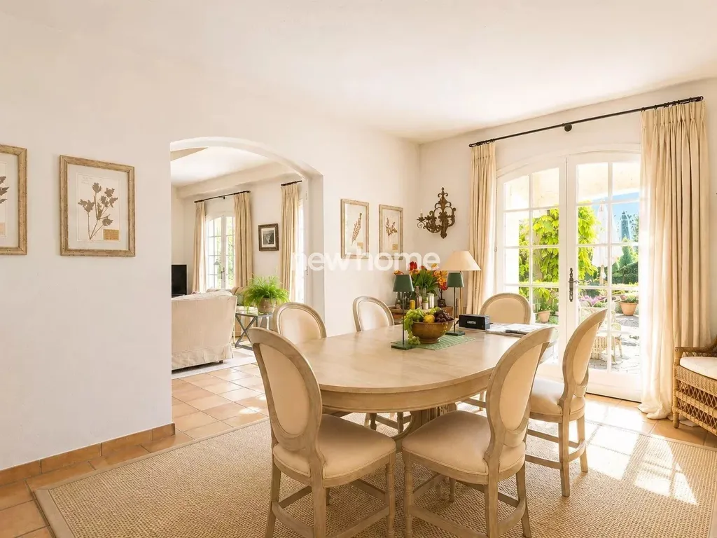 Salle à manger - Villa avec Piscine Chauffée à Valbonne