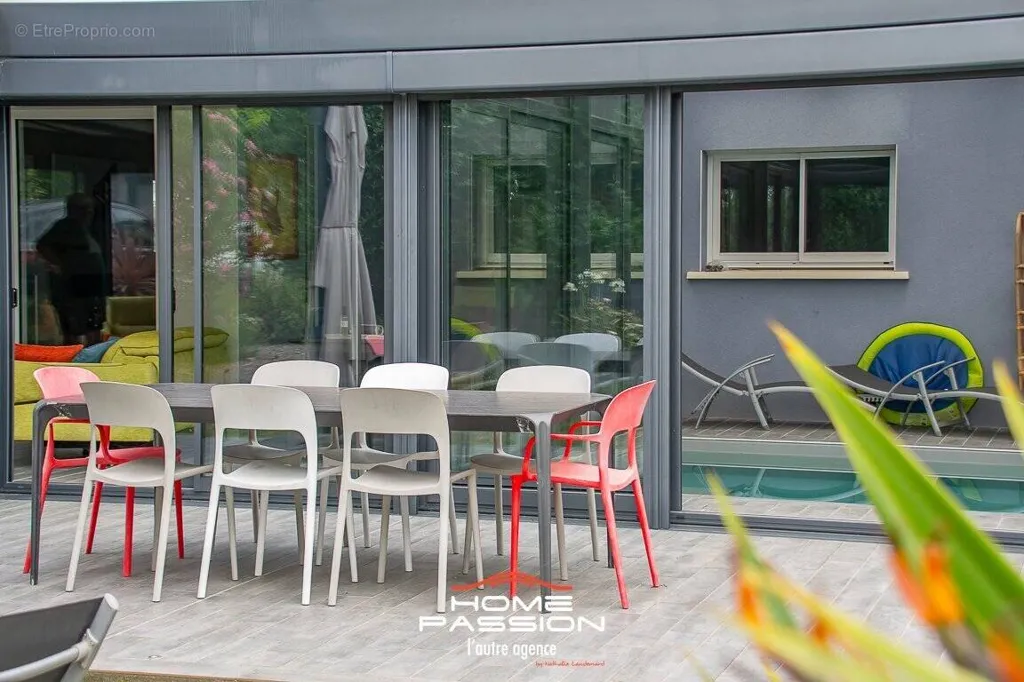 Terrass - Modern House with Pool in Saujon