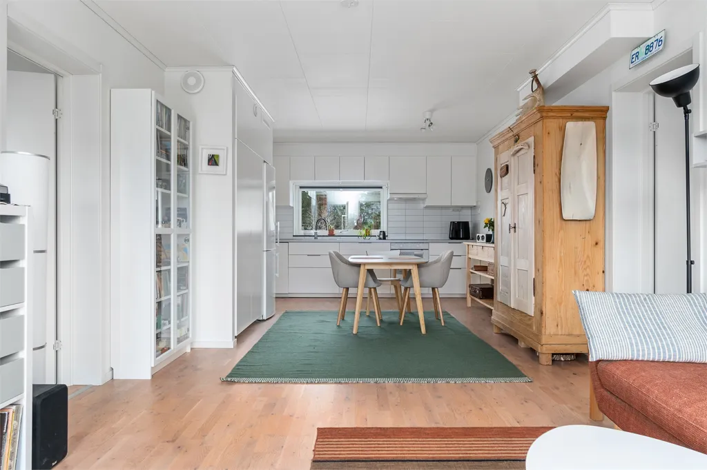 Cuisine - Stylish Apartment with Balcony near Mälaren