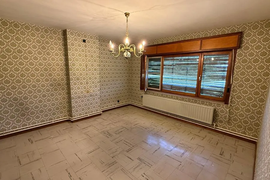 Rooms - Renovatable House with Garden in Baal