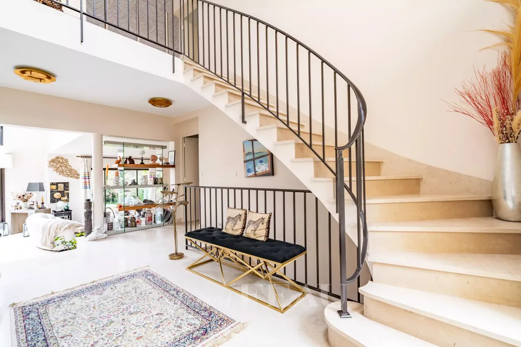 Toad - Architect-Designed House with Terrace in Bougival