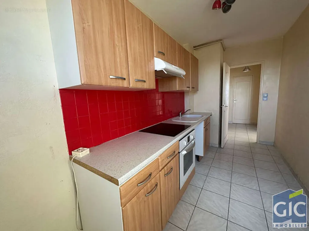 Köök - Large 2-Bed Flat with Panoramic View in Herouville