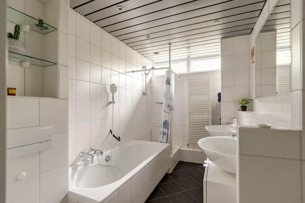 Salles de bain - Modernised Ajourwoning with Garden in Gouda