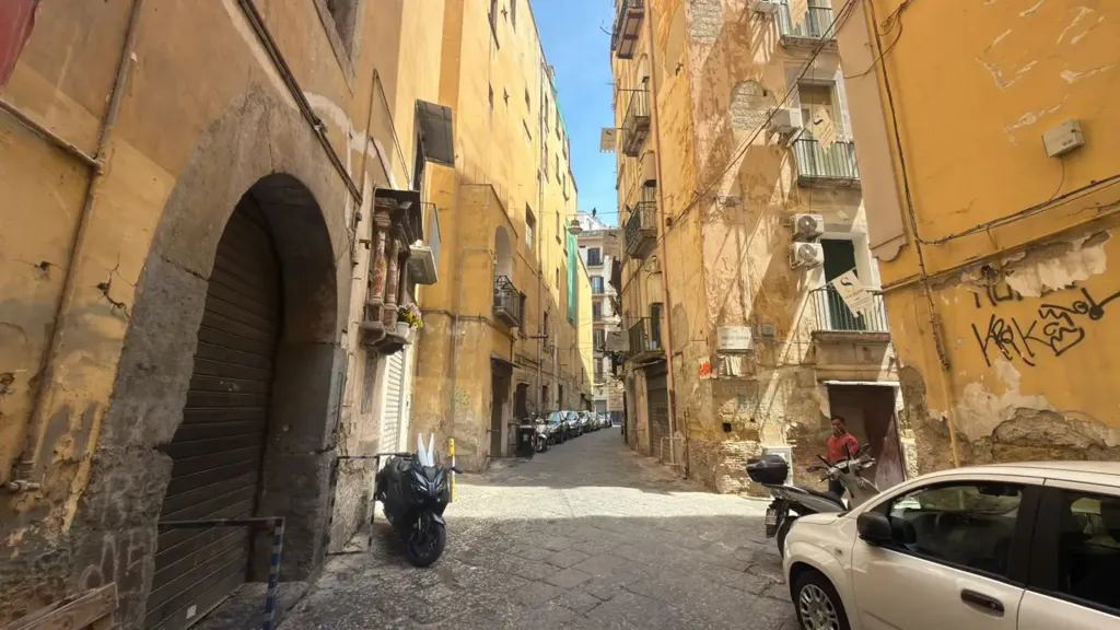 Välivaade - Rustic-Style Flat with Balcony in Naples Centre