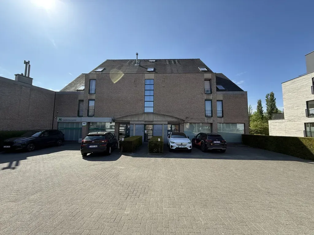 Välivaade - Office Space with Large Windows in Aalst