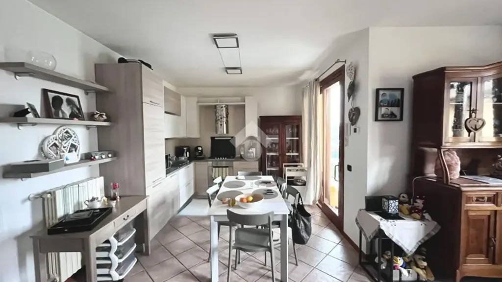 Salle à manger - Trilocale with Terrace in Adro