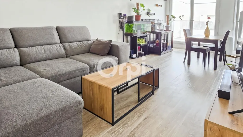 Soggiorno - 2-Bedroom Flat with Balcony in City Centre