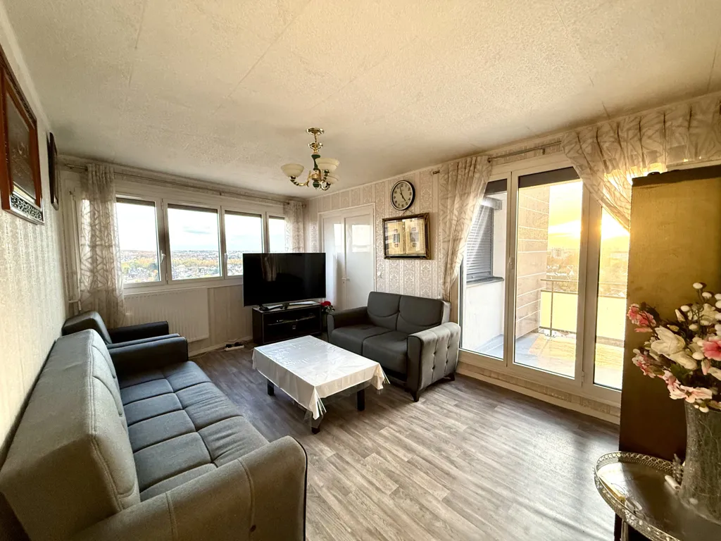 Séjour - Appartement avec Balcon et Cave au Centre de Sevran