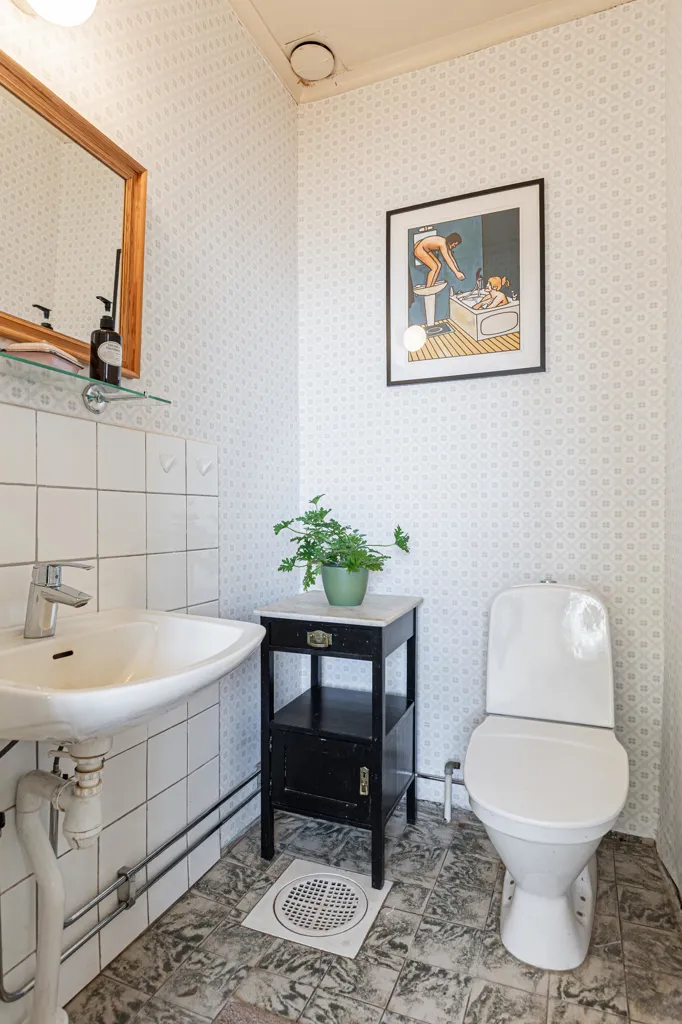 Salles de bain - Charming Farmhouse with Workshop in Salbohed