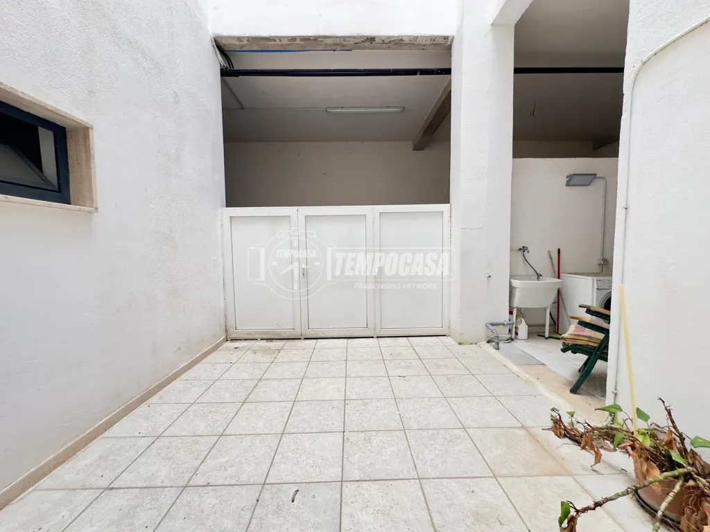 Jardin - Three-Bedroom Flat with Patio in Valenzano