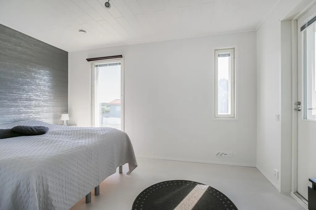 Magamistoad - Contemporary Villa with Lake View in Vihti