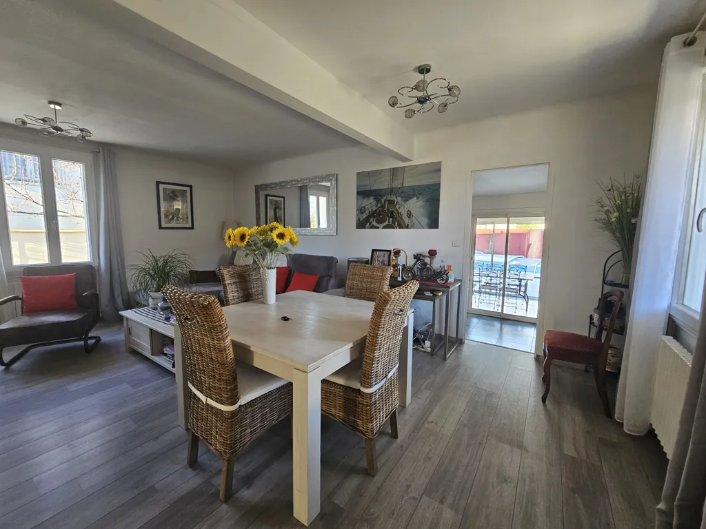 Söögituba - Split-Level House with Pool in Lunel