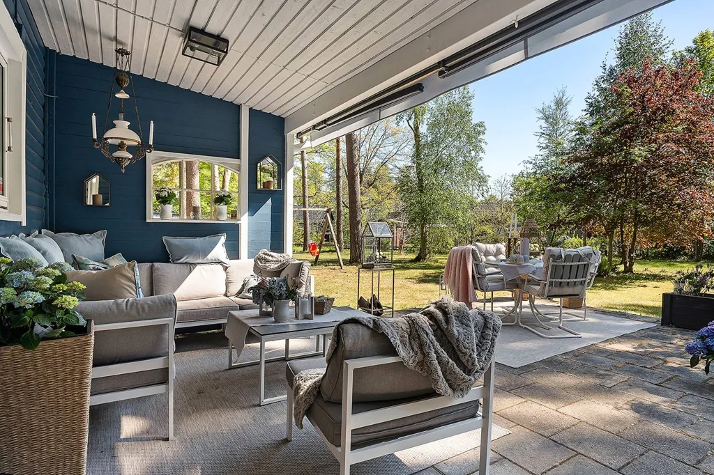 Terrass - Villa with Mature Garden in Fältvägen