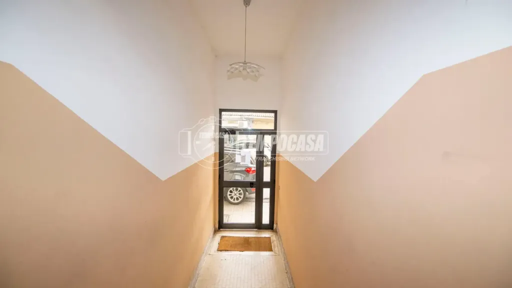 Entrée - Bright Trilocale with Balcony in Messina