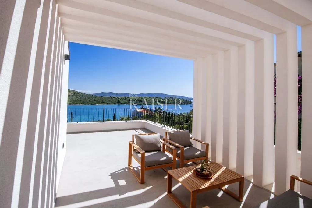 Terrace - Luxury Villa with Infinity Pool on Mali Iž