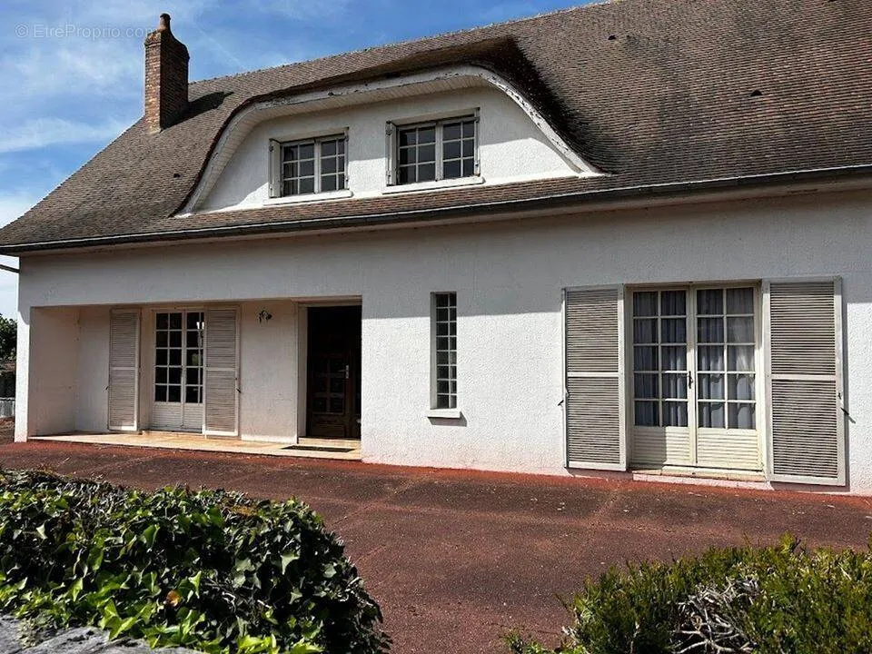 Extérieur - Maison avec Jardin et Garage à Courtenay