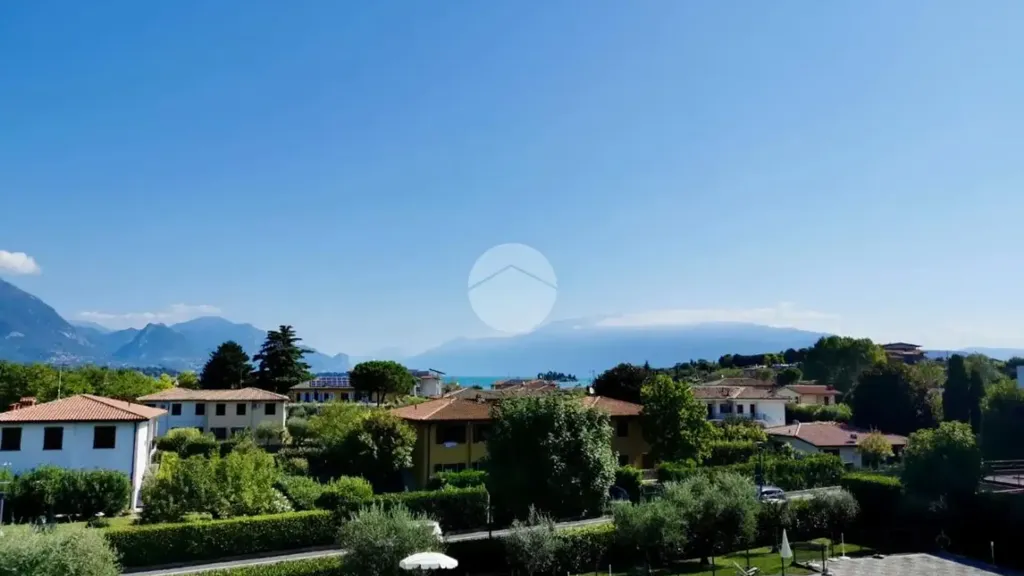 Apartment with Pool View in Manerba del Garda