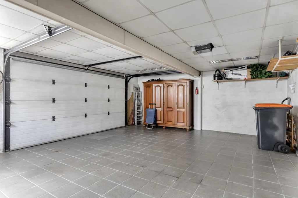 Garage - Corner House with Garden in 's-Hertogenbosch