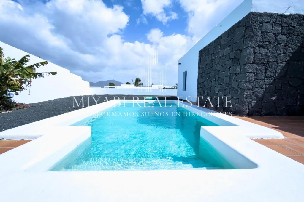 Piscina - Bungalow with Pool and Studio in Playa Blanca