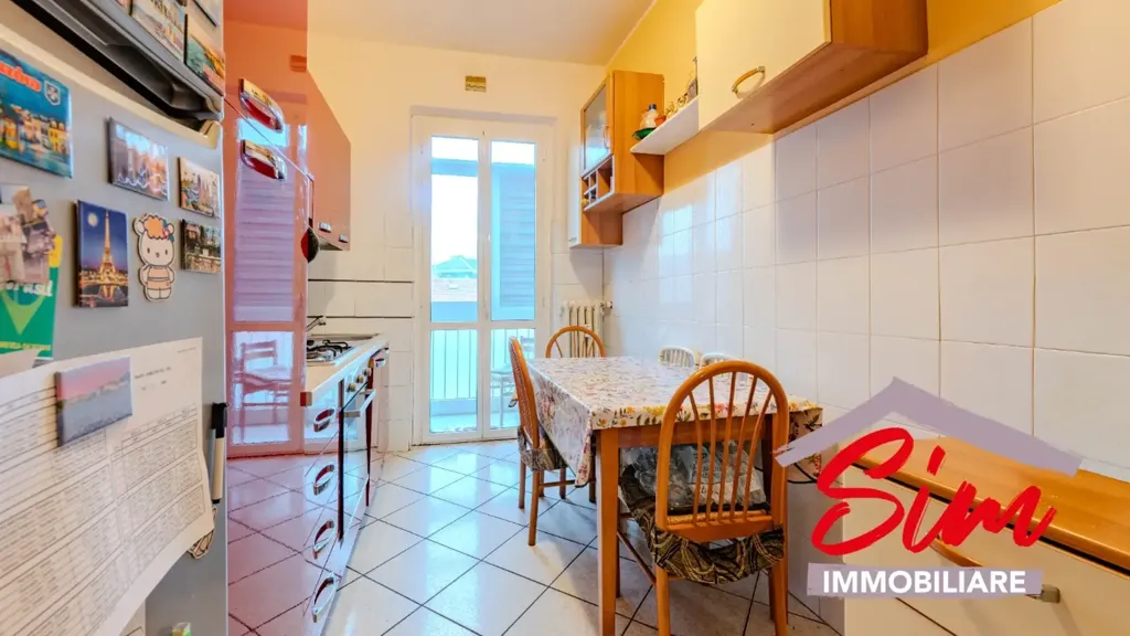 Cuisine - Third Floor Flat with Balcony in Central Novara