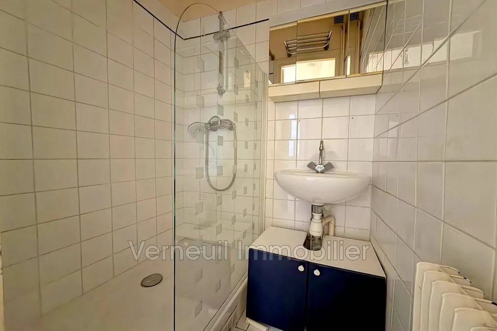 Salles de bain - Appartement de Luxe avec Balcon Courtyard à Invalides