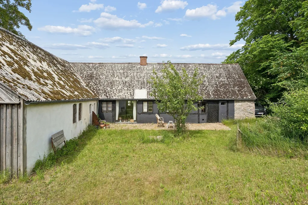 Välivaade - Historic Villa with Large Garden in Knebel