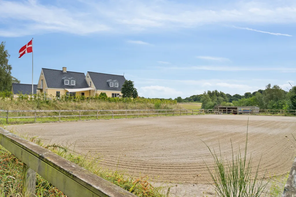 Välivaade - Villa with Equestrian Facilities in Hillerød