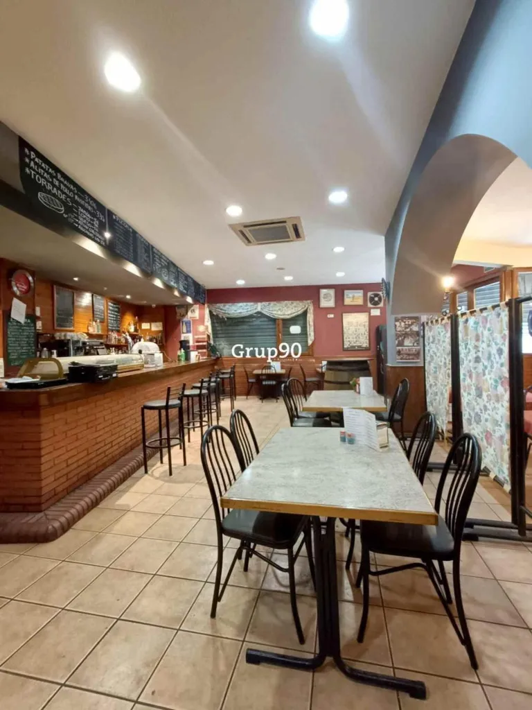 Rooms - Restaurant for Rent with Terrace in Lleida