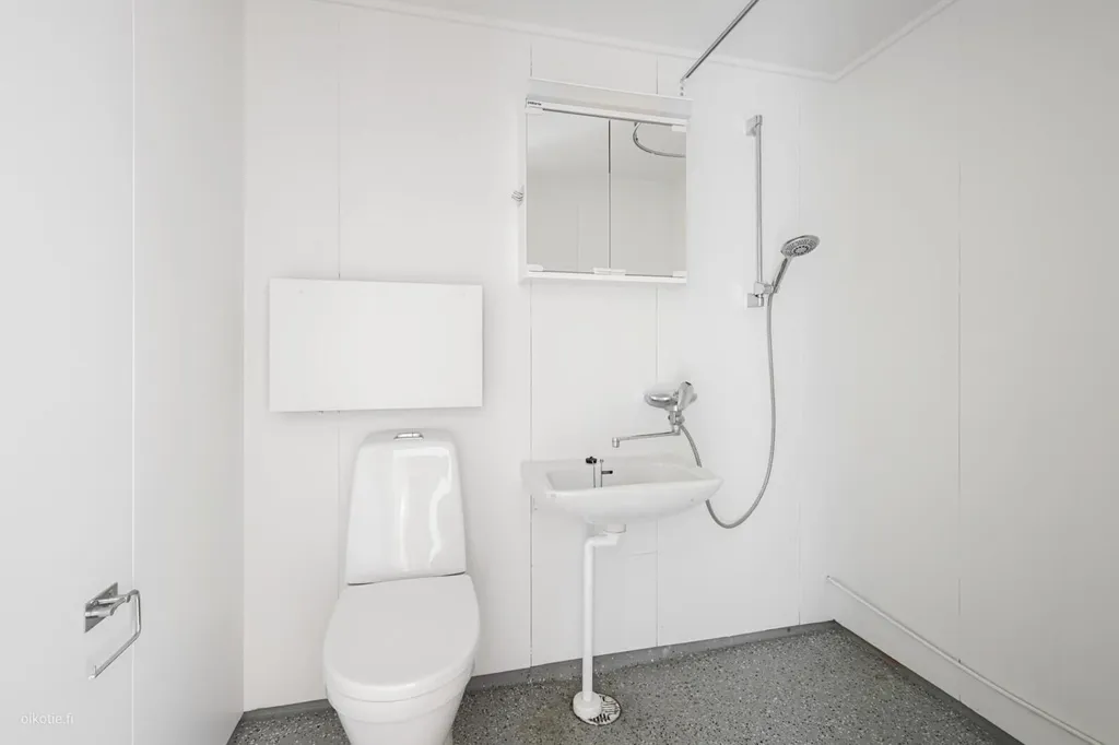 Vannitoad - Spacious 2-Bed Flat with Balcony in Gammelbacka
