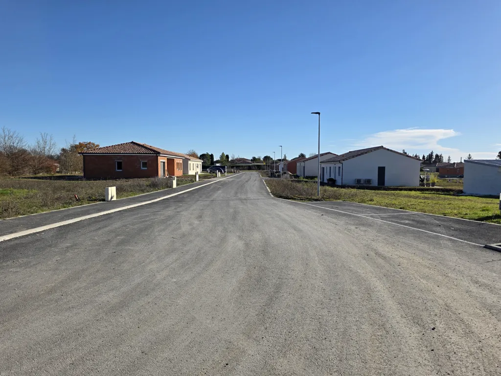 Extérieur - Terrain Viabilisé avec Jardin à Puygouzon