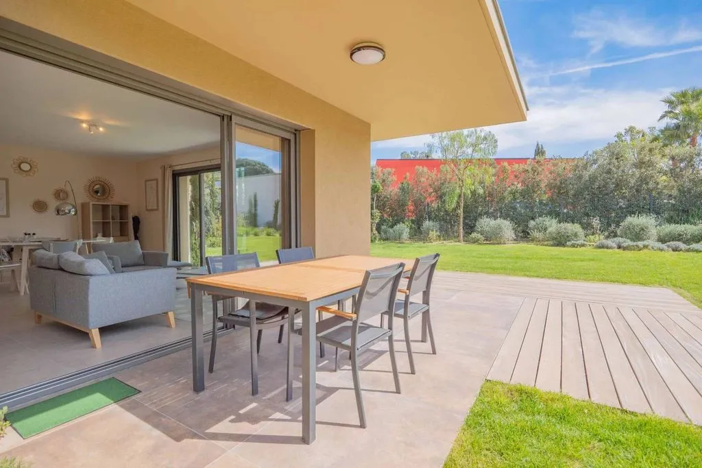 Terrass - Luxury Apartment with Garden in Grimaud