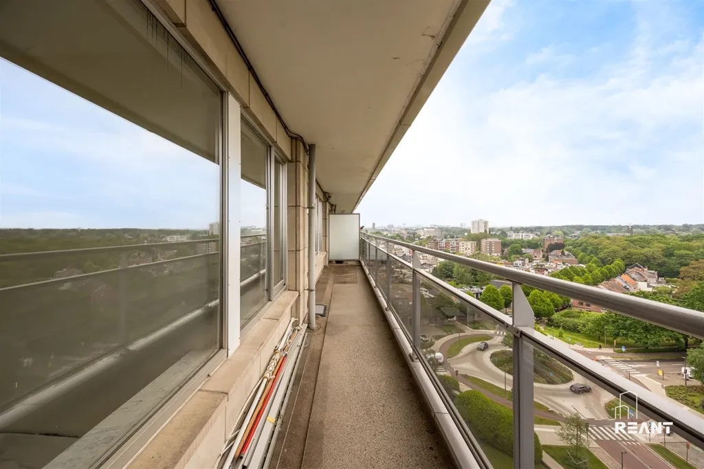 Appartement avec Terrasse sur la 12ème Étage à Centre-Ville