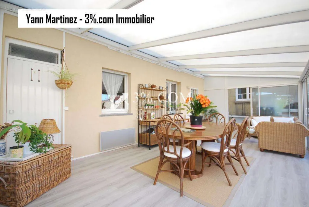 Terrace - Charming House with South-Facing Garden in Comines