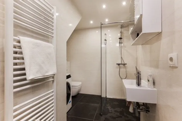 Salles de bain - Light and Spacious Apartment in Haarlem